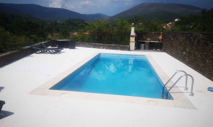 Castanheira de Pera Villa | Rustic and modern Villa