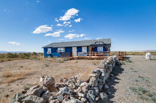 Lyon County House | Rustic and Secluded Nevada Home On-Site Dog Park!