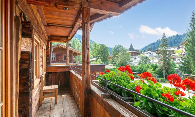Muhlthal Apartment | Rustic apartment, only 100m to the ski bus
