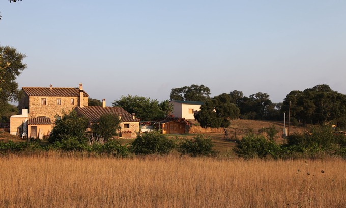Llagostera Apartment | Rustic apartment on the Costa Brava