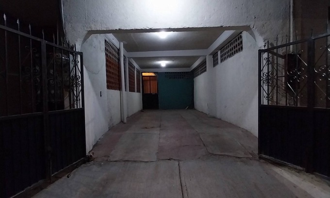 La Paz Apartment | Rustic apartment with parking