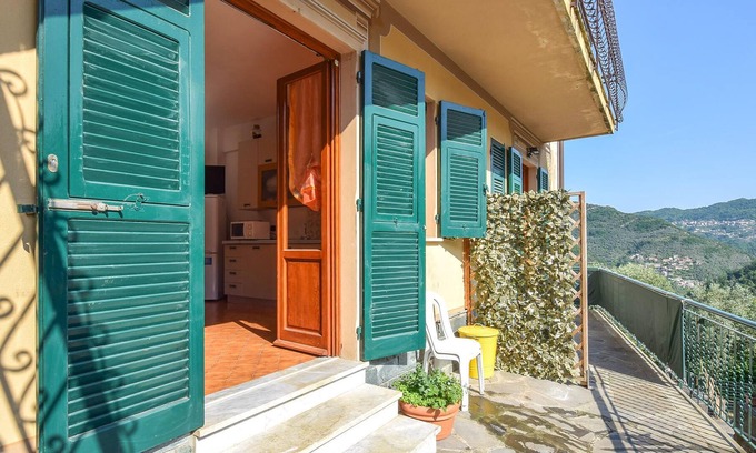 Vescina House | Rustic cottage in a small village in the hinterland of Recco.