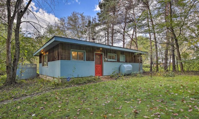 Palo House | Rustic Cottage with Fire Pit and Private Yard!