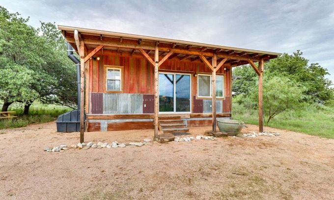 Mason Apartment | Rustic Eco-Cabin Llano River Getaway on 68 Acres!