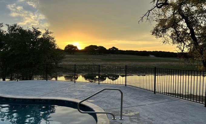 Nemo House | Rustic Elegance-Premier Lakeview Ranch Villa at Twin Canyons Longhorn Ranch