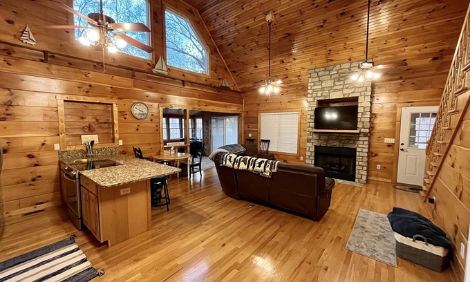 Fair Play Cabin | Rustic Escape on Lake Hartwell - Pet Friendly, Kayaks and Paddleboards Provided!