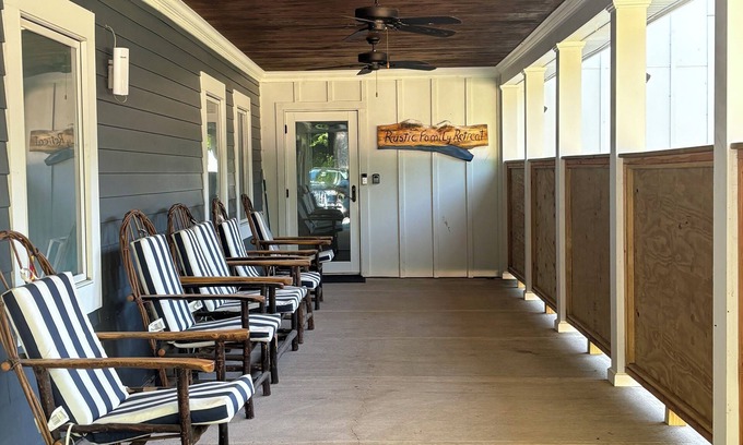 Ulster Park House | Rustic Family Retreat Getaway nPet friendly. n