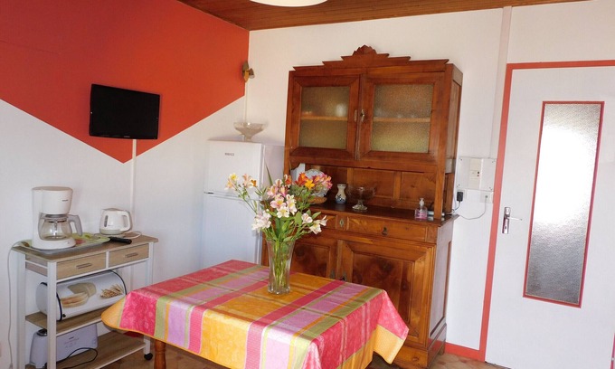 Saint-Julien-des-Landes Cottage | Rustic cottage with games room and animals in the countryside