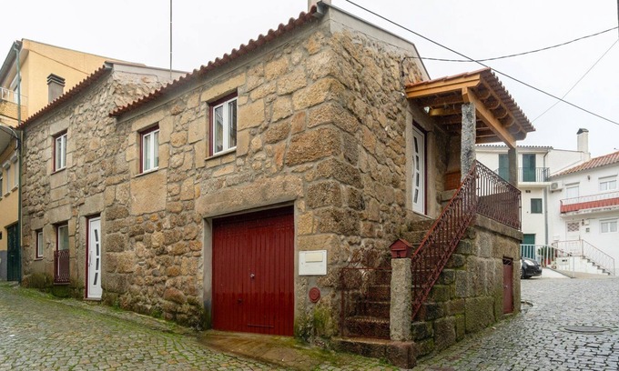 Gouveia Apartment | Rustic Getaway in Guarda