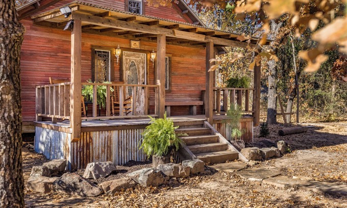 Coleman Cabin | Rustic Grace Cabin near Tishomingo, Oklahoma