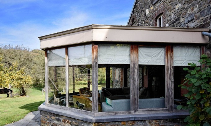 Petit-Thier House | Rustic house with sunroom