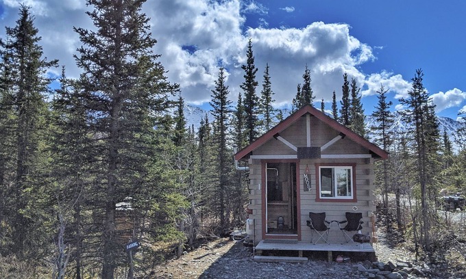 Cantwell Cabin | Rustic Moose Cabin Getaway - Glamping