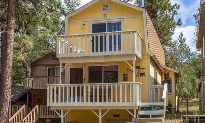 Big Bear Lake Cabin | Rustic Mountain Retreat. Trail access,fenced yard