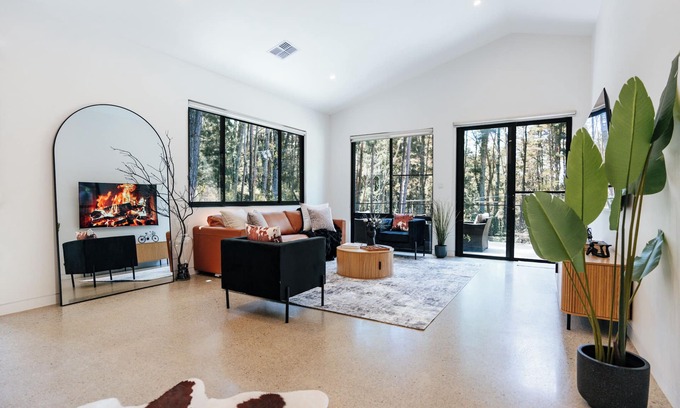 Medlow Bath Cabin | Rustic Pine Escape- Luxury Cabin in the Blue Mountains. Sleeps up to 10 people.