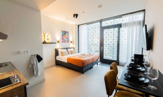 Ijsselmonde Apartment | Rustic Retreat 1HC Studio BHD