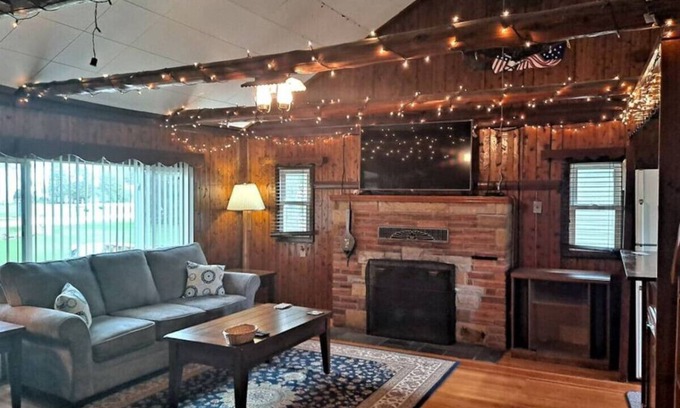Lexington House | Rustic Retreat Cottage sleeps 6 with a lake view!