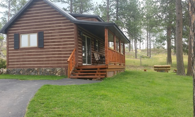Custer Cabin | Rustic Rock Haven - Horses Welcome
