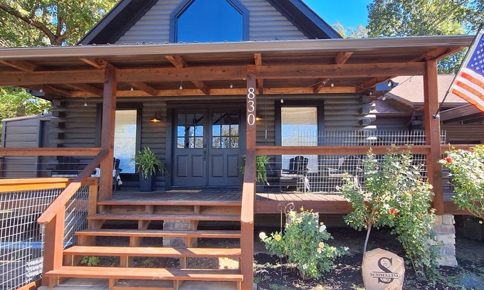 Denver House | Rustic Valley/TN River-Kentucky Lake Retreat. Main house and Cottage !