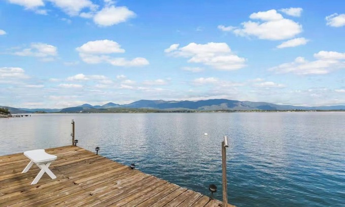 Sandpoint House | Rustic Waterfront Escape