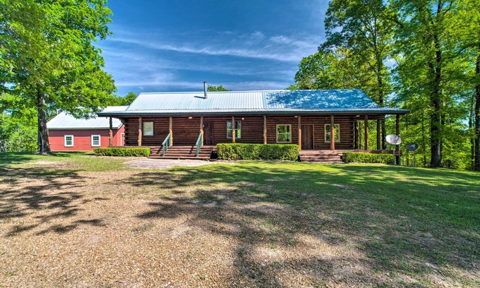 Woodville Cabin | Rustic Woodville Getaway with Pool & Guest House