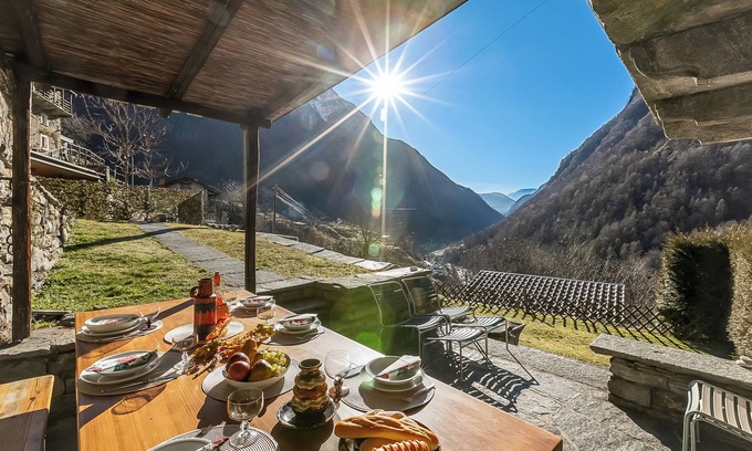 Lavertezzo Ski Chalet | Rustico Over The Bridge Verzasca 2, Sambugaro, Switzerland