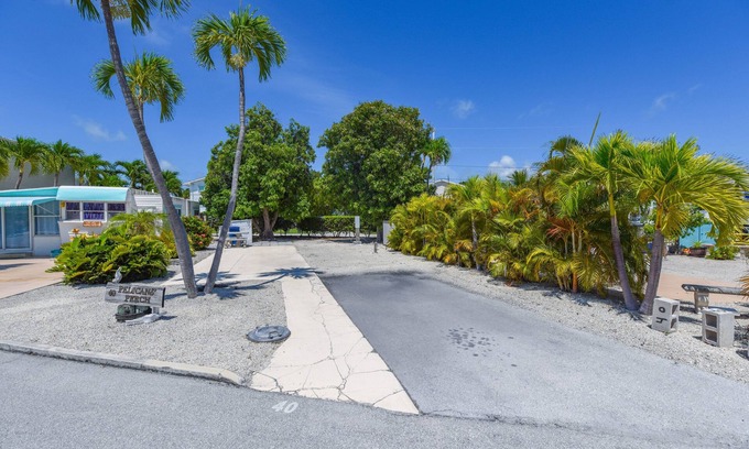 Cudjoe Key RV Rental | RV Lot 40 Venture Out, Lot dimentions - 35'x69'