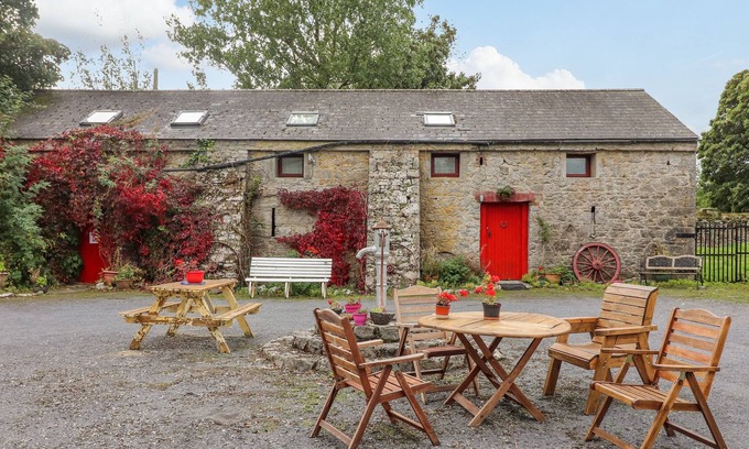 Ardfinnan Apartment | RYAN'S LOFT, pet friendly in Ardfinnan, County Tipperary