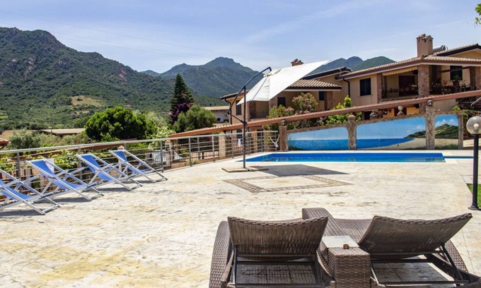 Cardedu Apartment | S'Omu and Assunta 1P apartment with terrace and private pool.