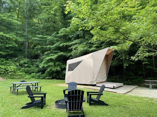 Hitchins House | Safari Tent Glamping in Kentucky with AC and Access to Biking Trails