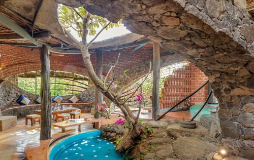 Vada Villa | Saffronstays Terracotta Trails
