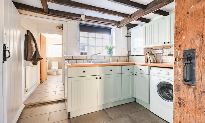Ditchling House | Sage Cottage - Right in the centre of Ditchling