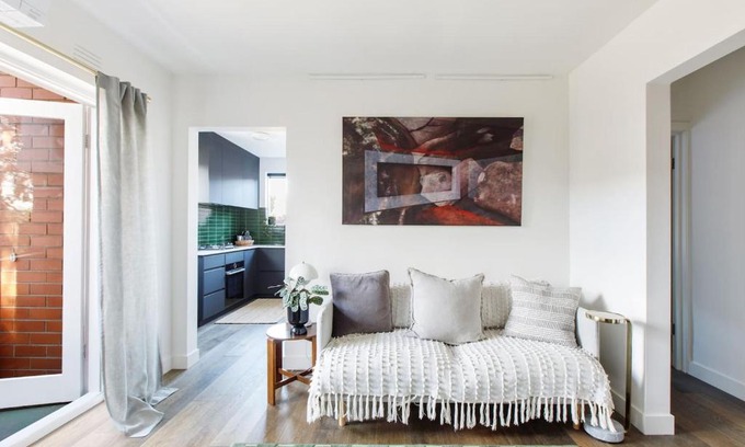 St Kilda West Apartment | Sage Haven - Laidback St Kilda Beach Living