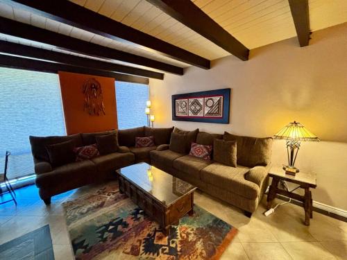 South Scottsdale Apartment | Saguaro & Sage