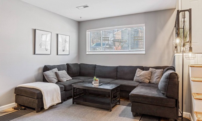St. Charles House | Saint Charles 2 Bedroom Townhome by StayLage