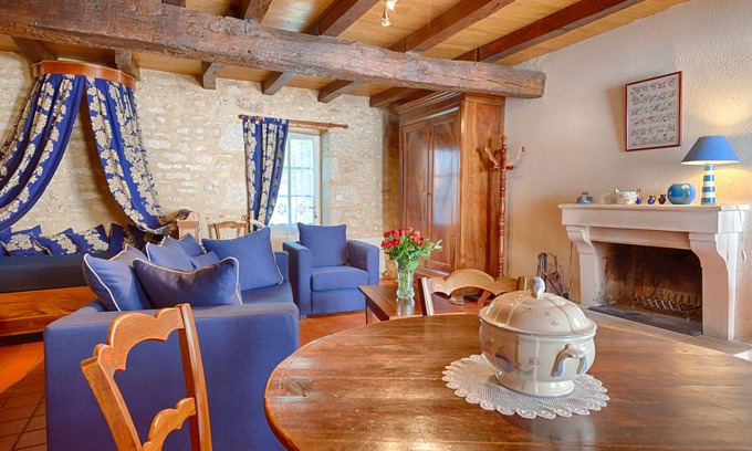 Saint-Michel-le-Cloucq Cottage | Saint Michel Le Cloucq: Old character cottage in south Vendee