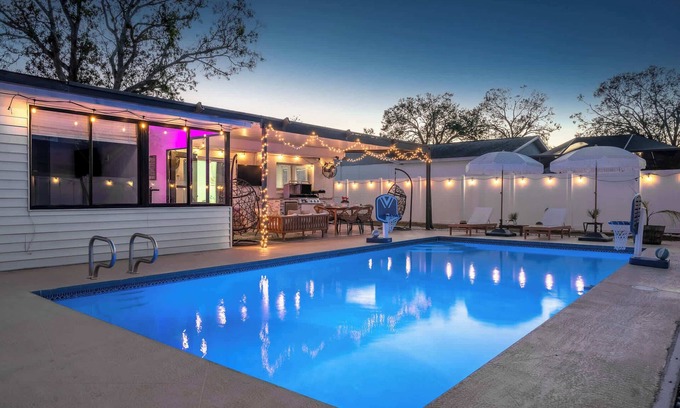 Pinellas Park House | Saint Pete Beach Heated Pool Gameroom/Mini theatre