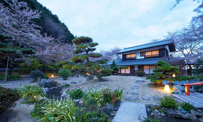Izumi House | Sakusen Kaikan OukaiVillaIzumi