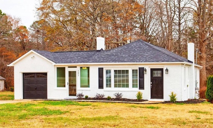Boger City House | Salem Road Ranch | 3 BR w/Outdor Firepit and Backyard