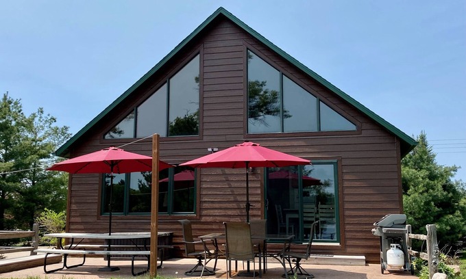 New Auburn Cabin | Salisbury Lake Retreat