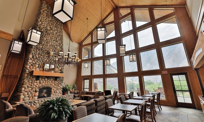 Riggins Hotel | Salmon Rapids Lodge