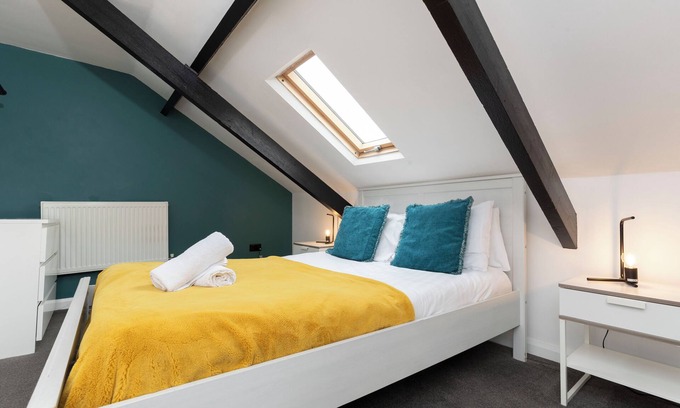 Gateshead House | Salt & Sage City Retreat for 7 in Gateshead
