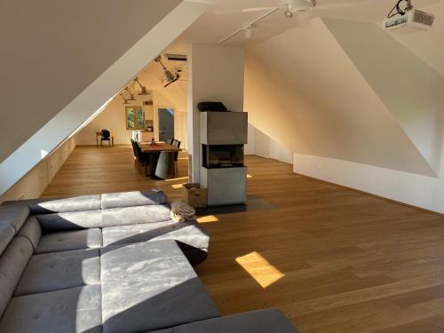Leopoldskron-Moos Apartment | Salzburg-Loft im Stadtteil Leopoldskron-Moos 120qm mit Balkon & Untersbergblick