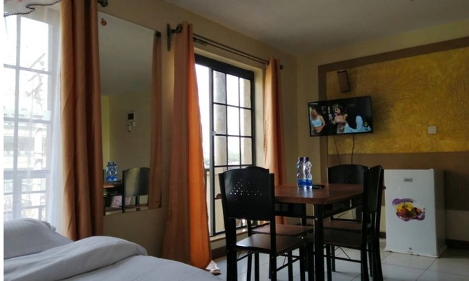 Ngara West House | Sam Suite Studio 2, very clean and free wifi, secure parking. 5 min walk to CBD.