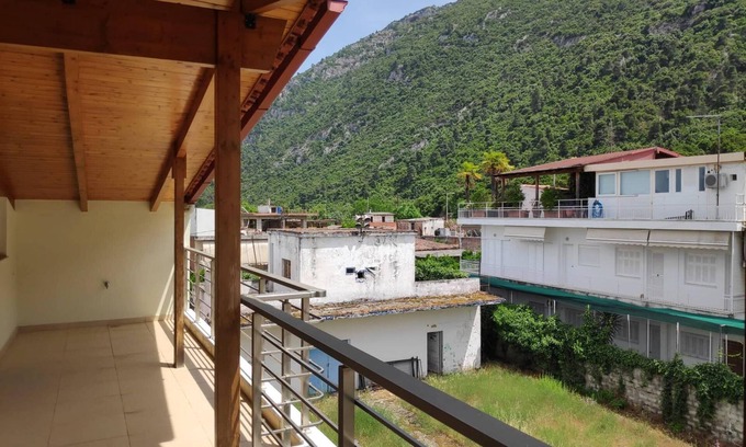 Kamena Vourla Apartment | Samaras Apartments - Mountain View Attic
