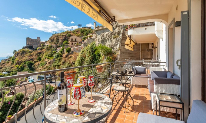 Savoca Apartment | 'Sambuco Junior Suite' Room with Sea View, Wi-Fi and Air Conditioning