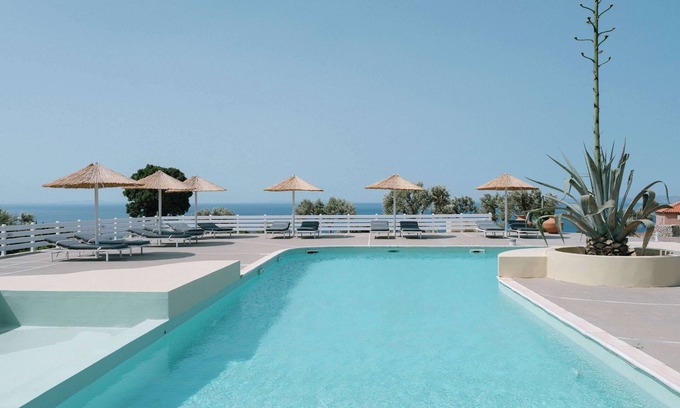 Ormos Koumeikon Apartment | Samos Seaside Nest – Mandilada, Shared Pool