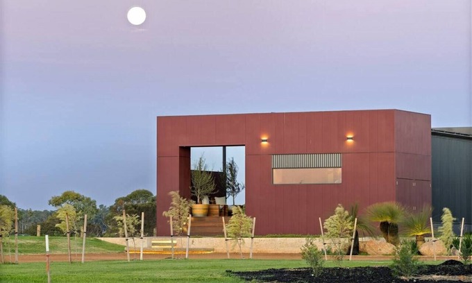 Wonnerup Ski Chalet | Samphire Chalet Banksia A Serene Natural Beauty