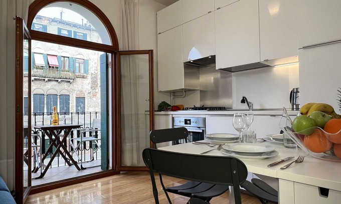 Cannaregio Apartment | San Girolamo Bis Canal View