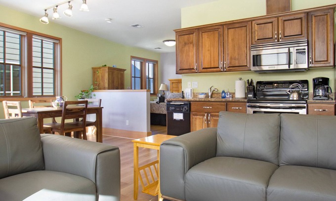 Friday Harbor Condo | San Juan Suites -Valley Farm! Pet Friendly!