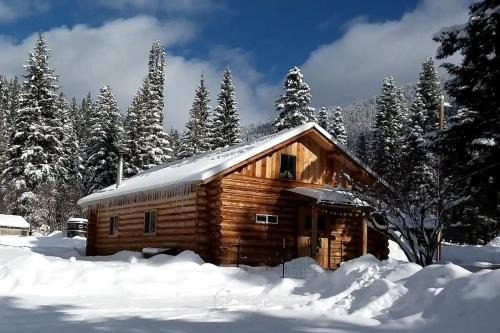 Alberton House | Sanctuary Farm Log Cabin Mountain Getaway, Alberton, MT